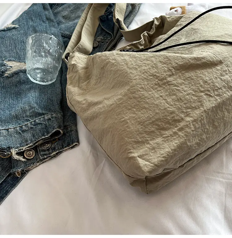 Women's Beige Drawstring Shoulder Bag with Cute Bear Earring — feature 39