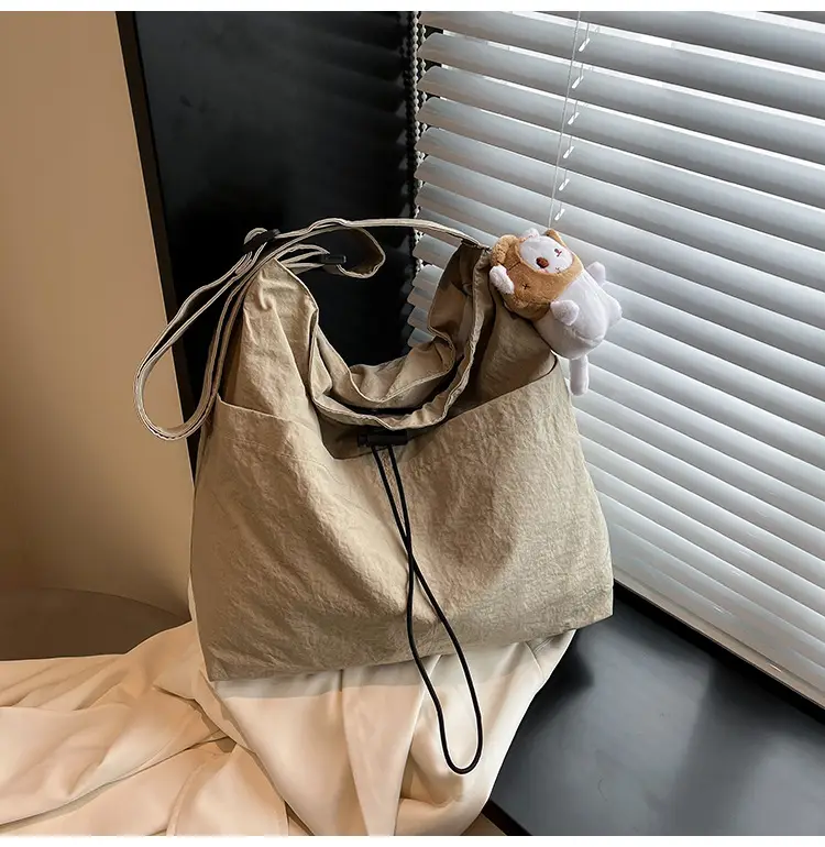 Women's Beige Drawstring Shoulder Bag with Cute Bear Earring — feature 4