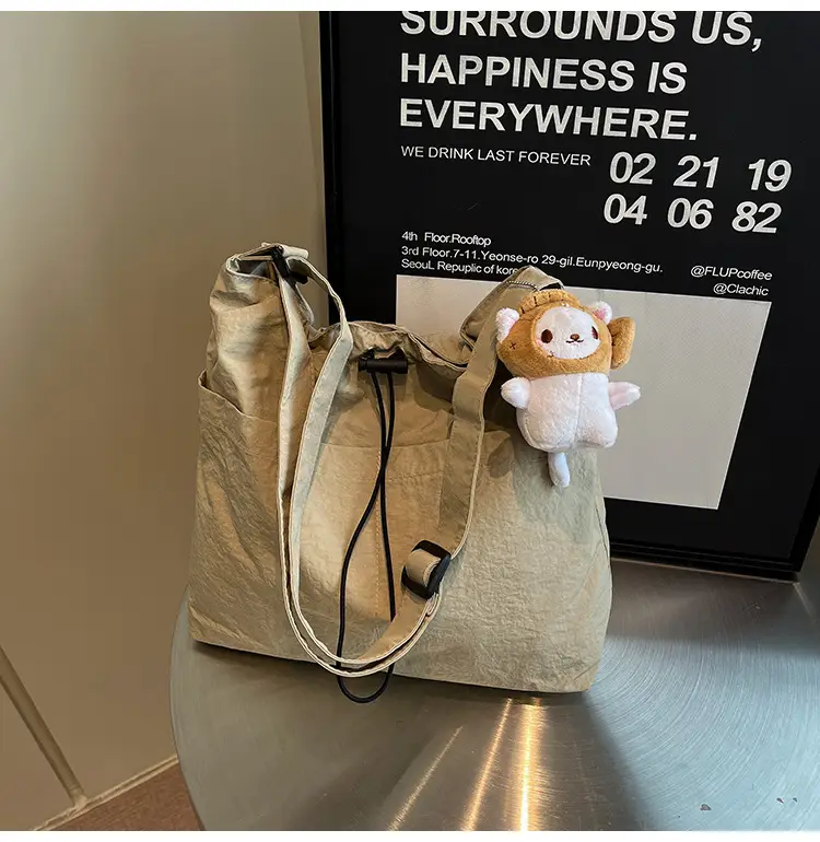 Women's Beige Drawstring Shoulder Bag with Cute Bear Earring — feature 5
