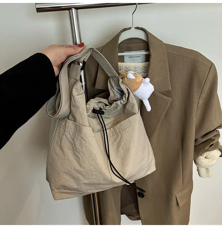 Women's Beige Drawstring Shoulder Bag with Cute Bear Earring — feature 6