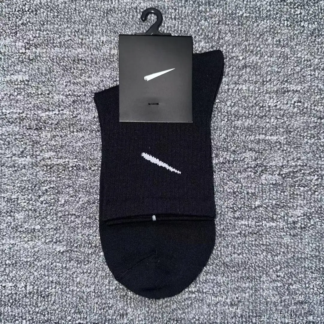 Wholesale Soviet Nike West Hook Socks for Men and Women, Casual and Versatile Long-Tube Student Sports Running