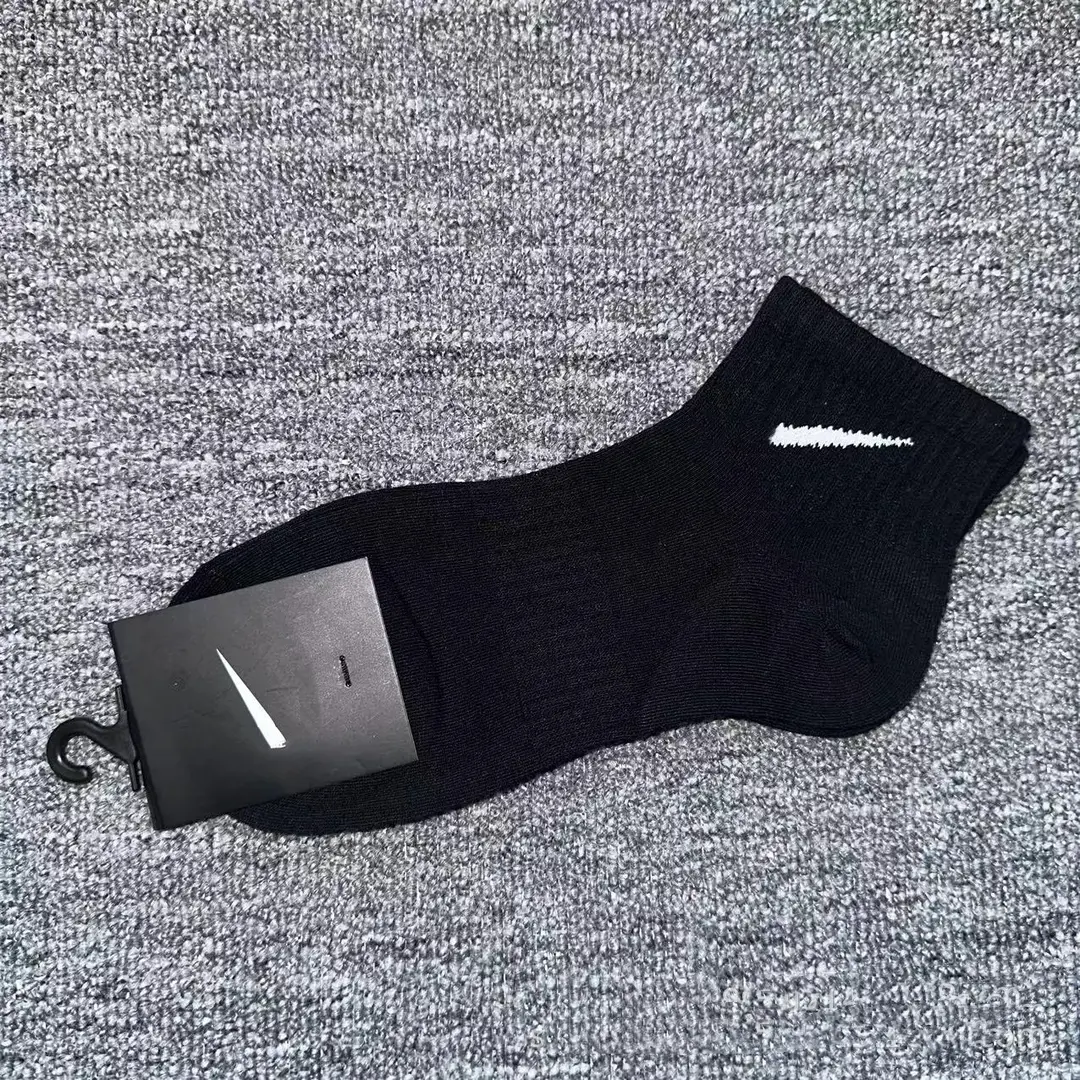 Wholesale Soviet Nike West Hook Socks for Men and Women, Casual and Versatile Long-Tube Student Sports Running