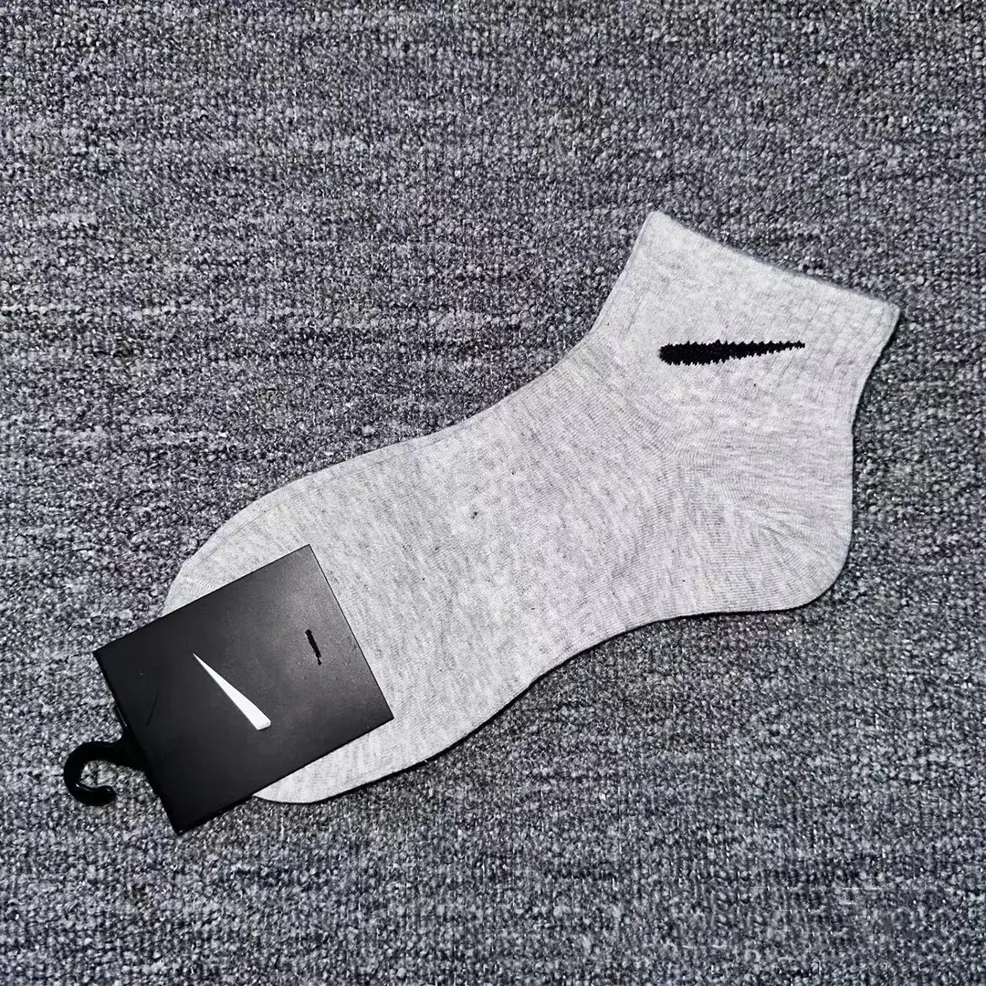 Wholesale Soviet Nike West Hook Socks for Men and Women, Casual and Versatile Long-Tube Student Sports Running