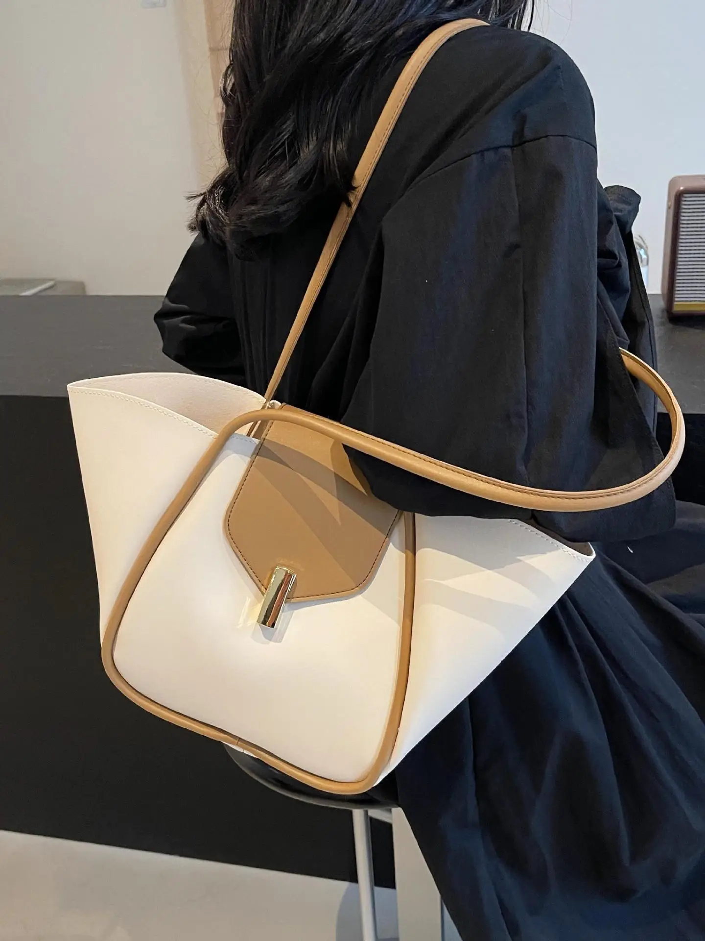 Brown Crossbody Shoulder Bag for Women with Gold Clasp - Image 8