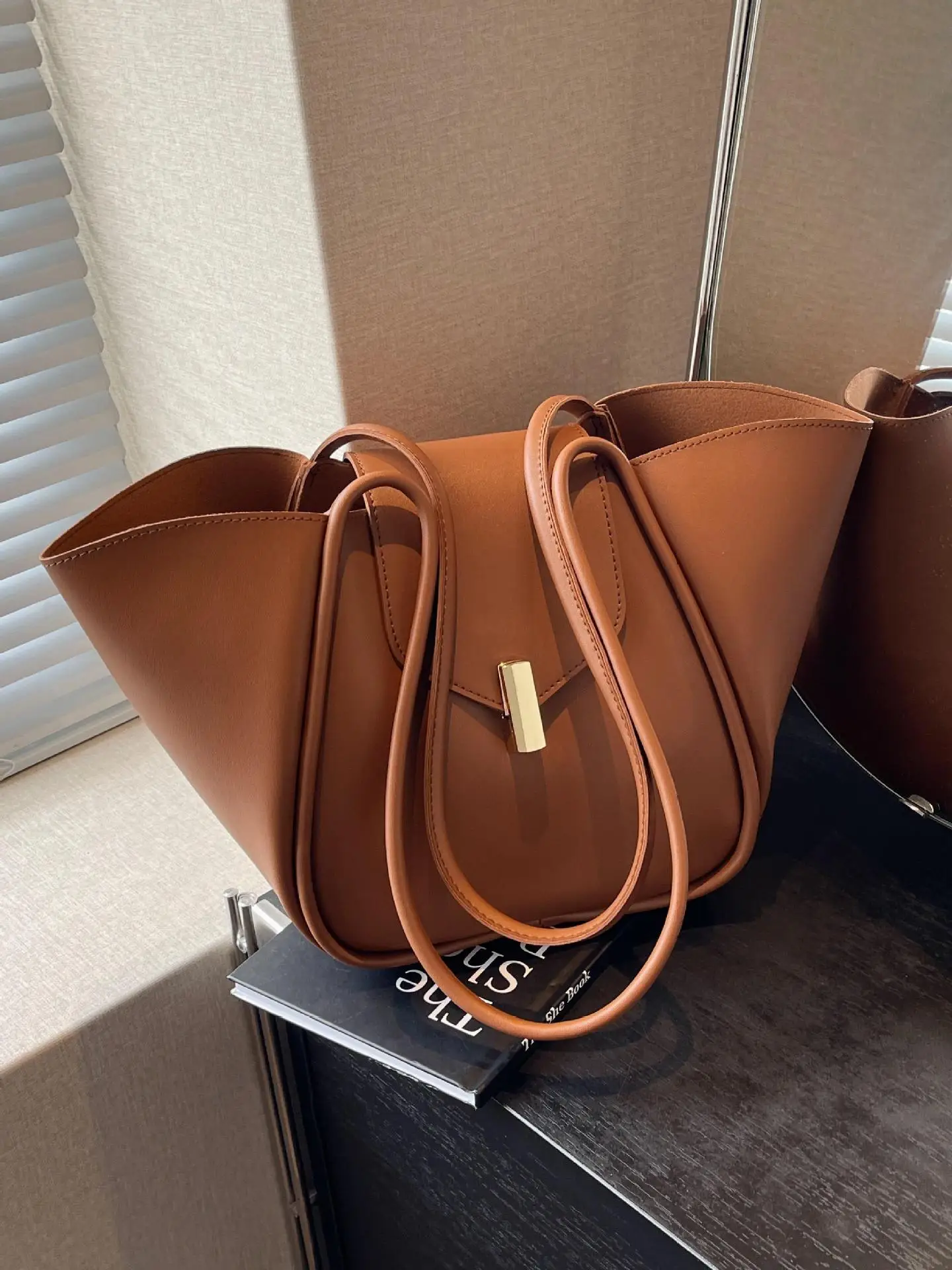 Brown Crossbody Shoulder Bag for Women with Gold Clasp - Image 9