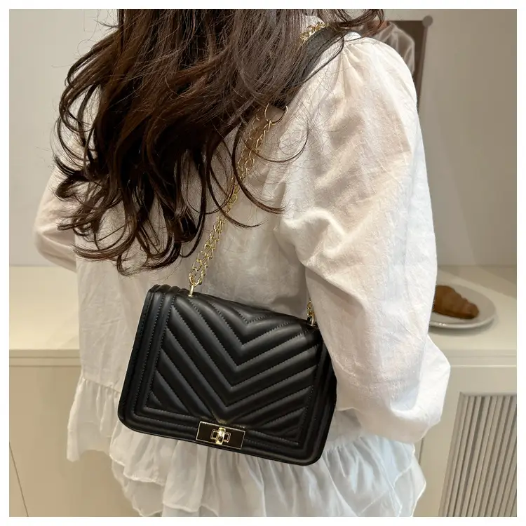 Black Embossed Chain Shoulder Bag for Women 2025 — feature 11