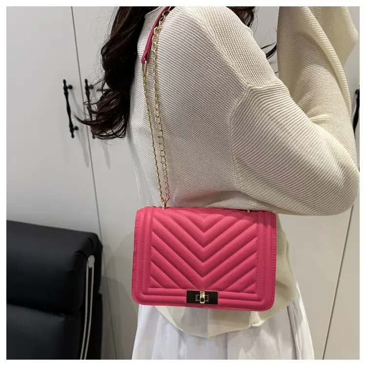 Black Embossed Chain Shoulder Bag for Women 2025 — feature 15