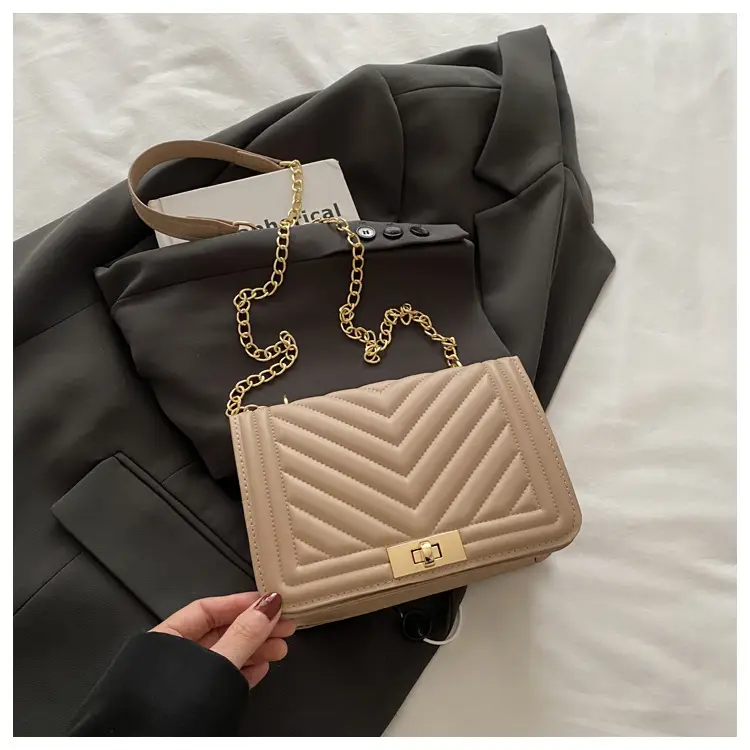 Black Embossed Chain Shoulder Bag for Women 2025 — feature 17