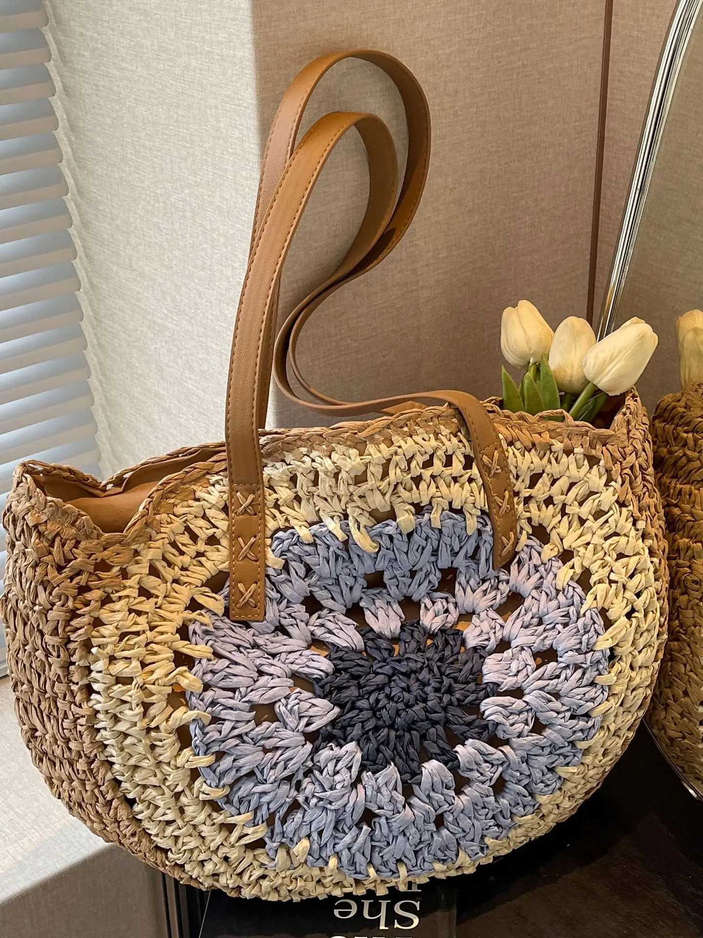 2025 Straw Shoulder Bag with Floral Design - Image 5