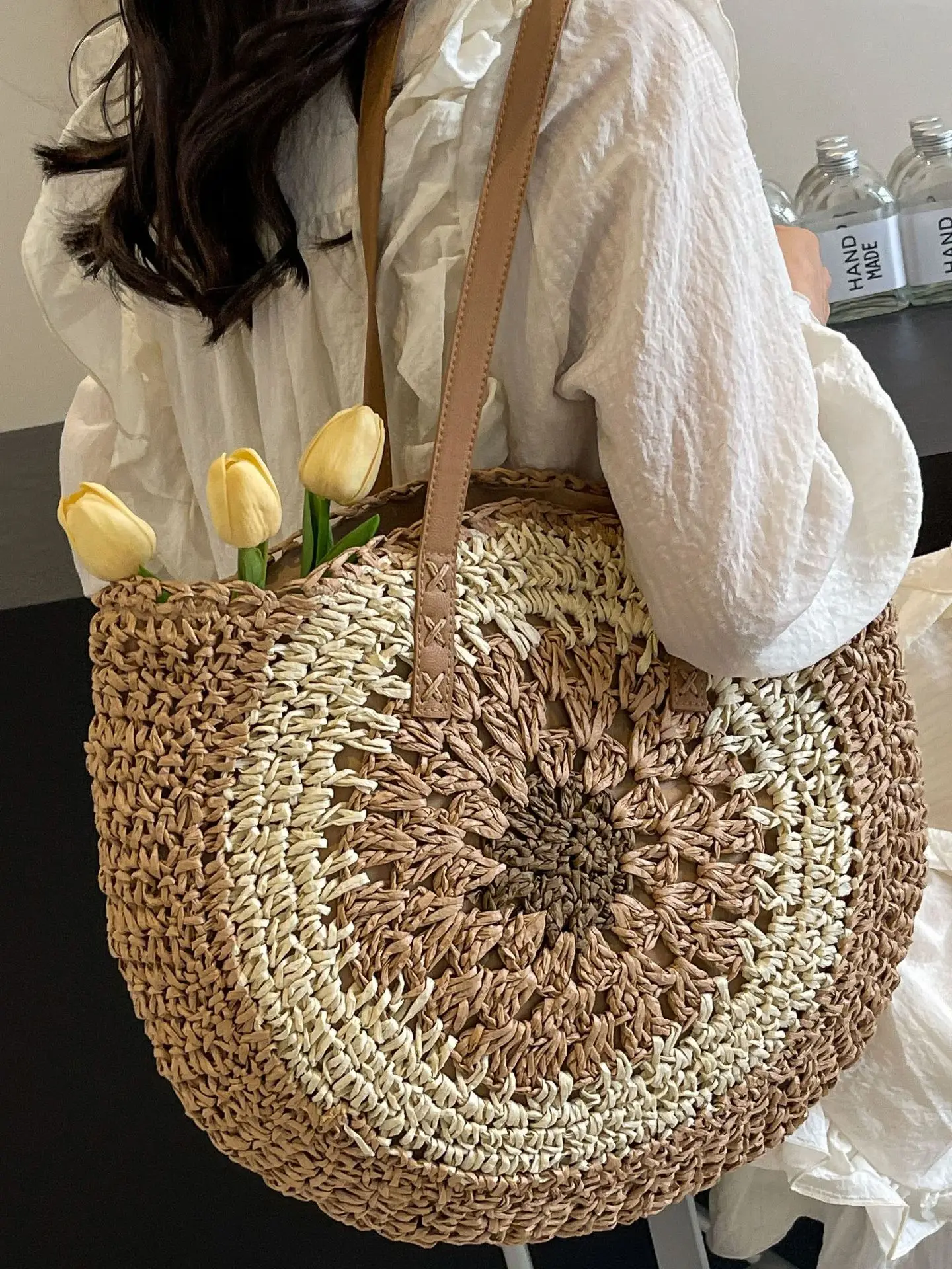 2025 Straw Shoulder Bag with Floral Design - Image 8