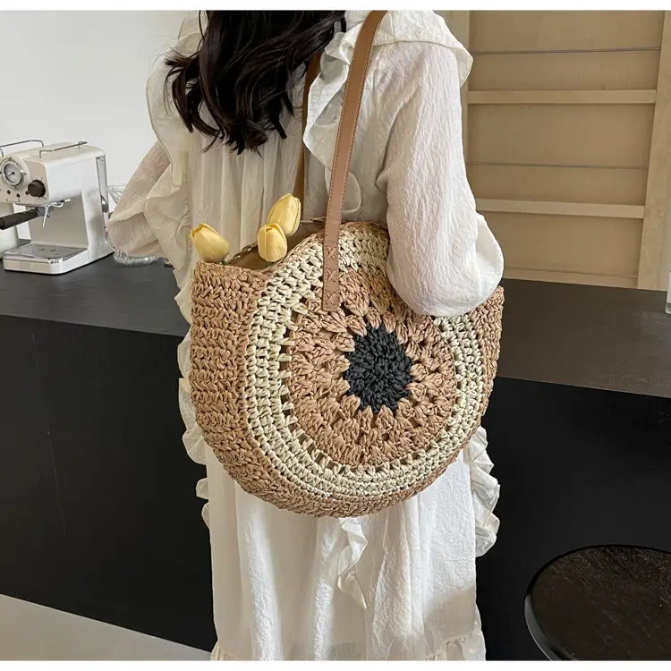 2025 Straw Shoulder Bag with Floral Design — feature 17