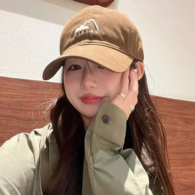 White Japanese Mountain Embroidery Baseball Cap for Women - Image 8