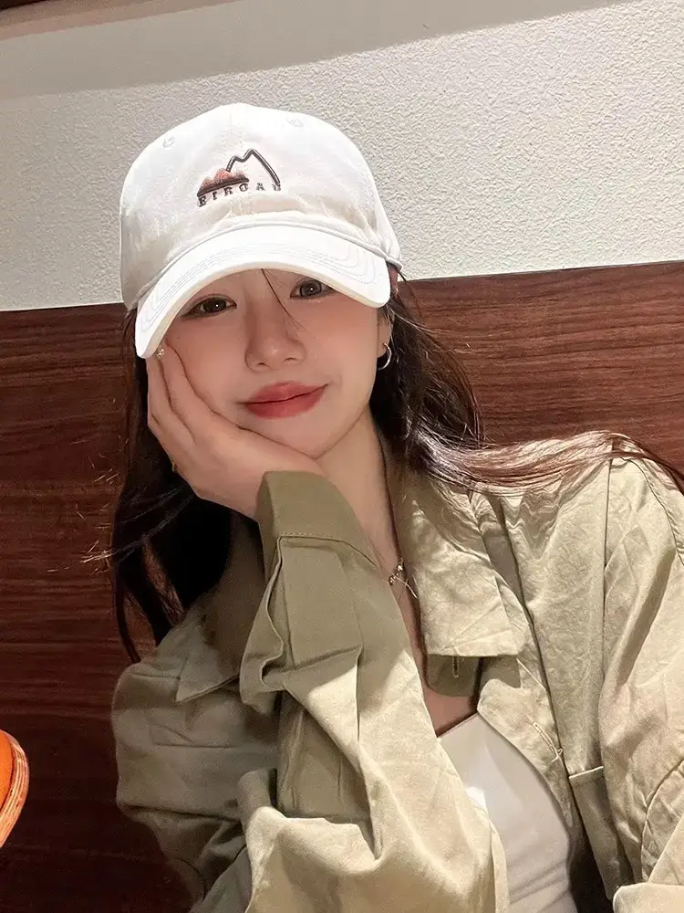 White Japanese Mountain Embroidery Baseball Cap for Women — feature 15