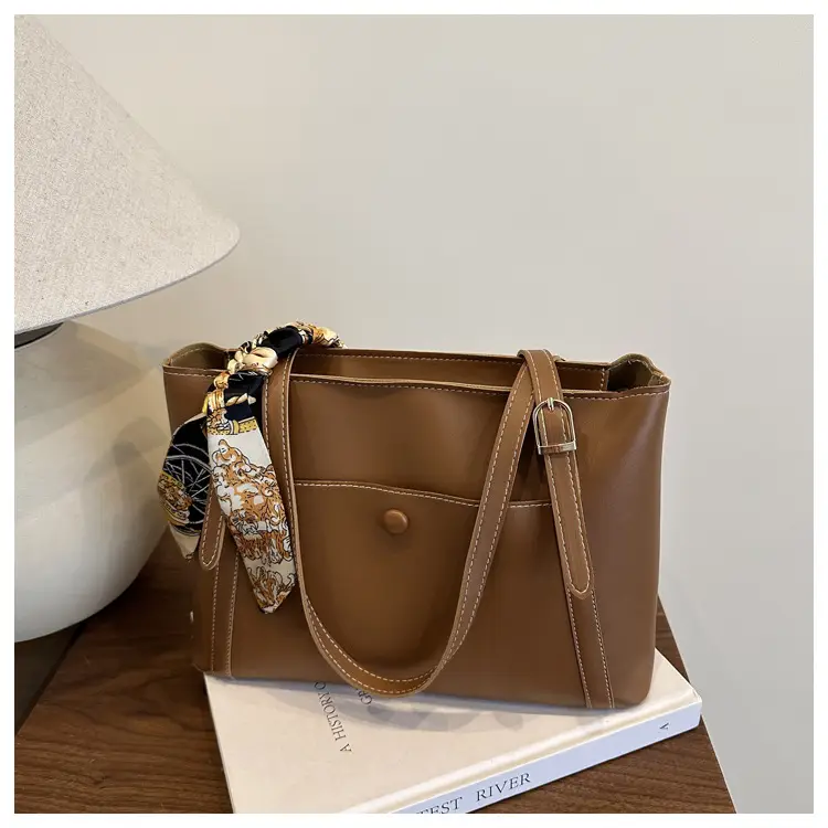 2025 Spring New Pu Solid Color Commuting Large Capacity Shoulder Bag College Student Casual Easiest for Match Popular Women's Tote Bag — feature 11