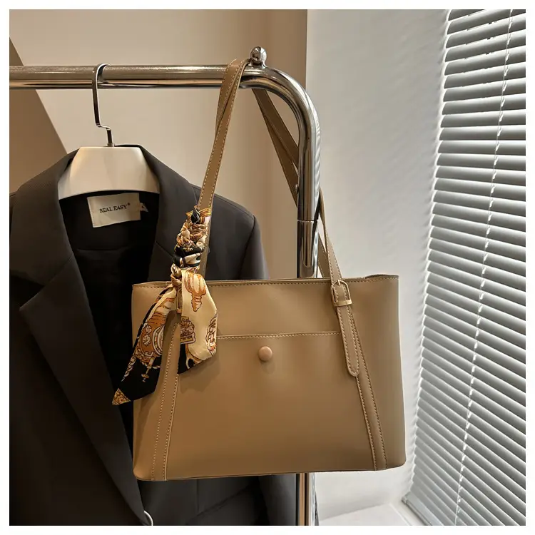 2025 Spring New Pu Solid Color Commuting Large Capacity Shoulder Bag College Student Casual Easiest for Match Popular Women's Tote Bag — feature 13