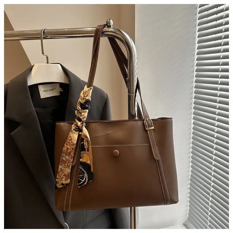 2025 Spring New Pu Solid Color Commuting Large Capacity Shoulder Bag College Student Casual Easiest for Match Popular Women's Tote Bag — feature 14