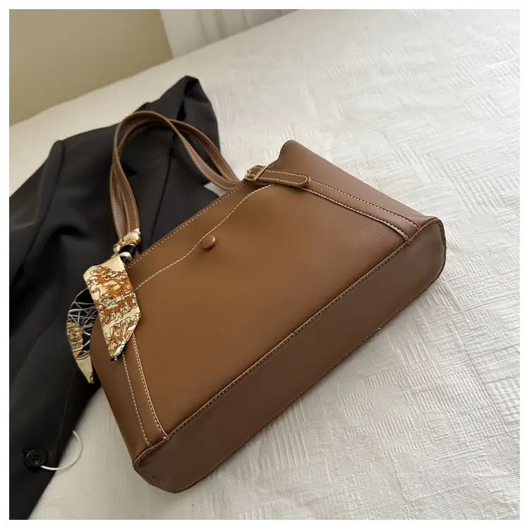 2025 Spring New Pu Solid Color Commuting Large Capacity Shoulder Bag College Student Casual Easiest for Match Popular Women's Tote Bag — feature 21