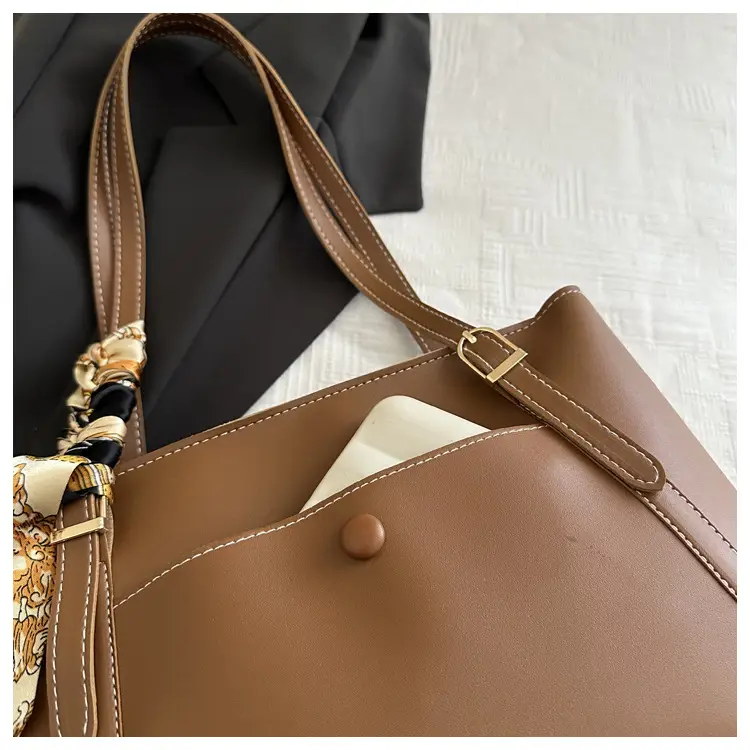 2025 Spring New Pu Solid Color Commuting Large Capacity Shoulder Bag College Student Casual Easiest for Match Popular Women's Tote Bag — feature 23