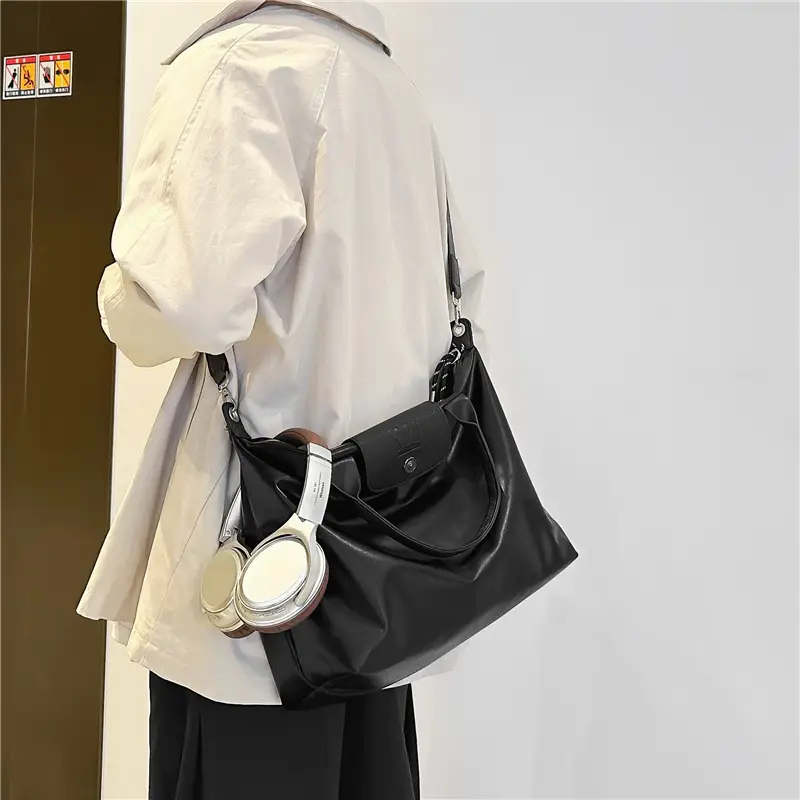 Black PU Leather Shoulder Bag for Men Women - Image 3