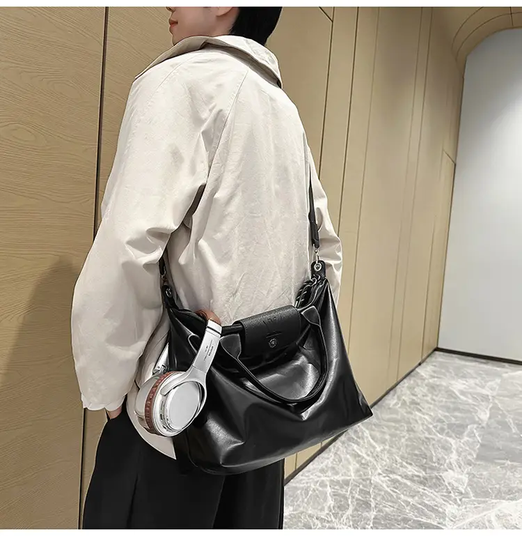Black PU Leather Shoulder Bag for Men Women — feature 12