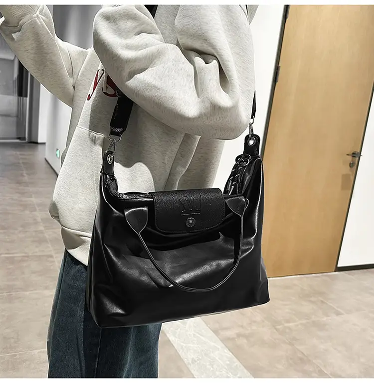 Black PU Leather Shoulder Bag for Men Women — feature 27