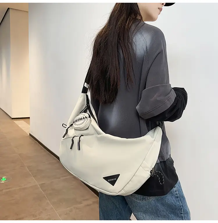Men's Black Crossbody Shoulder Bag 2026 — feature 11
