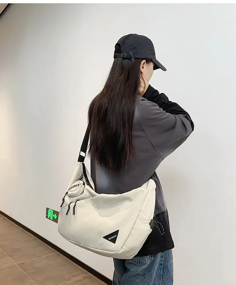 Men's Black Crossbody Shoulder Bag 2026 — feature 2