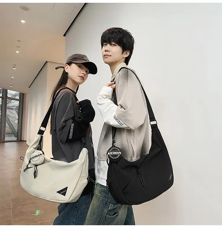 Men's Black Crossbody Shoulder Bag 2026 — feature 9