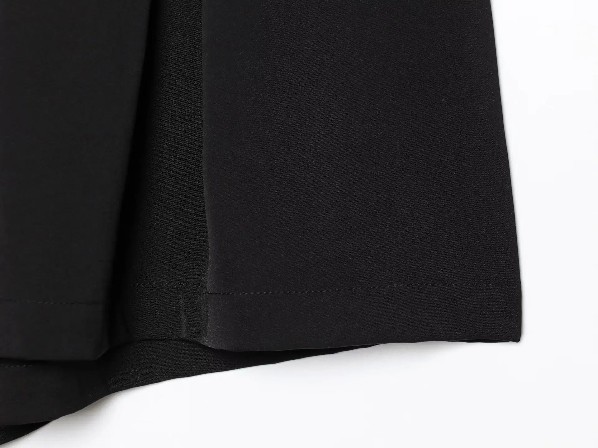 Black Pleated Shorts with Belt for Women — feature 7