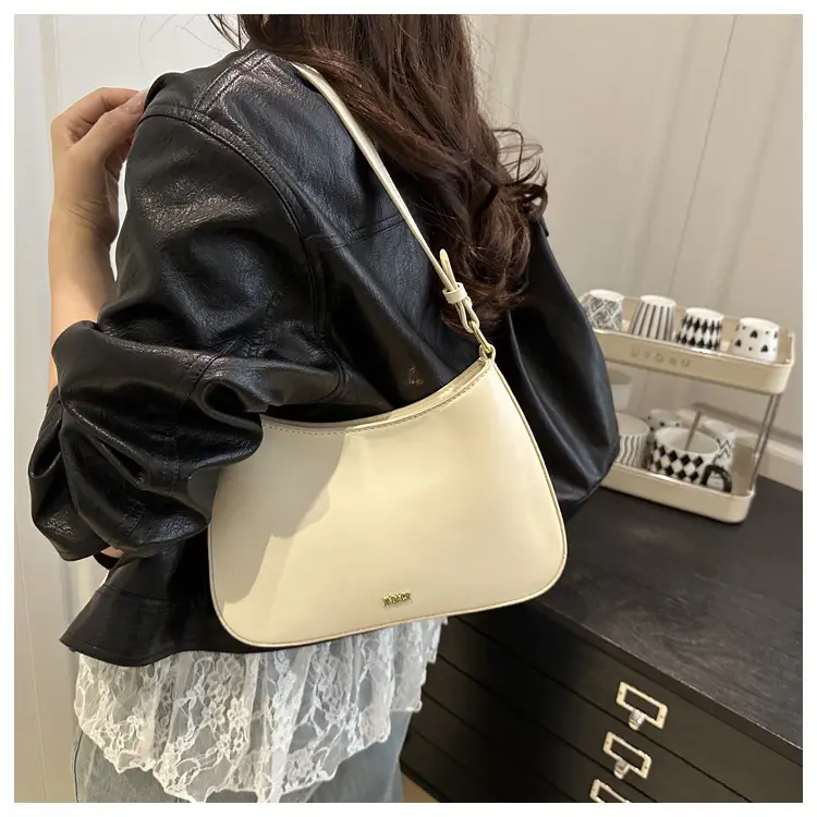 Black French Style Square Shoulder Bag 2025 — feature 8