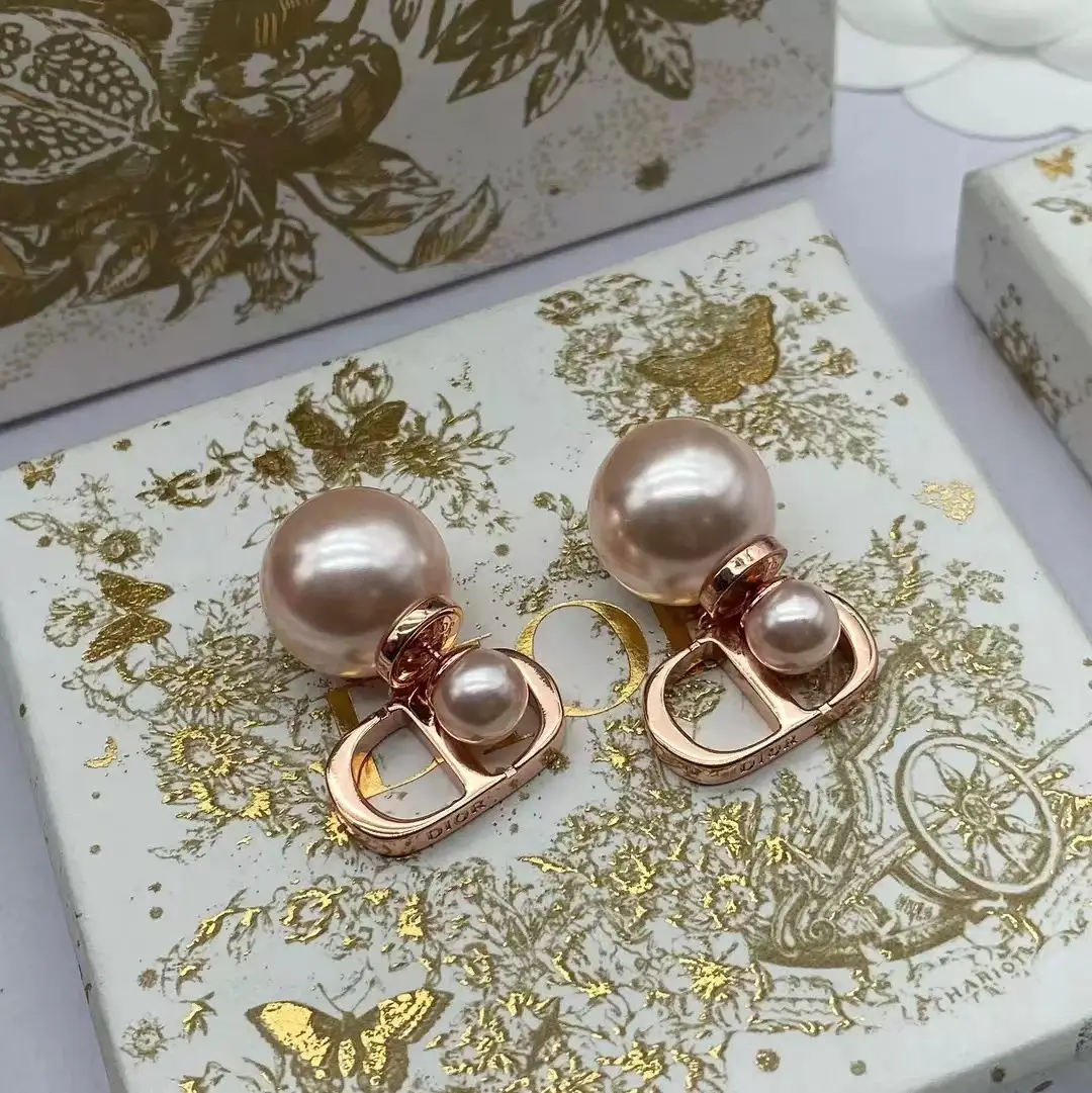 Retro Pearl Rose Gold Stud Earrings for Women