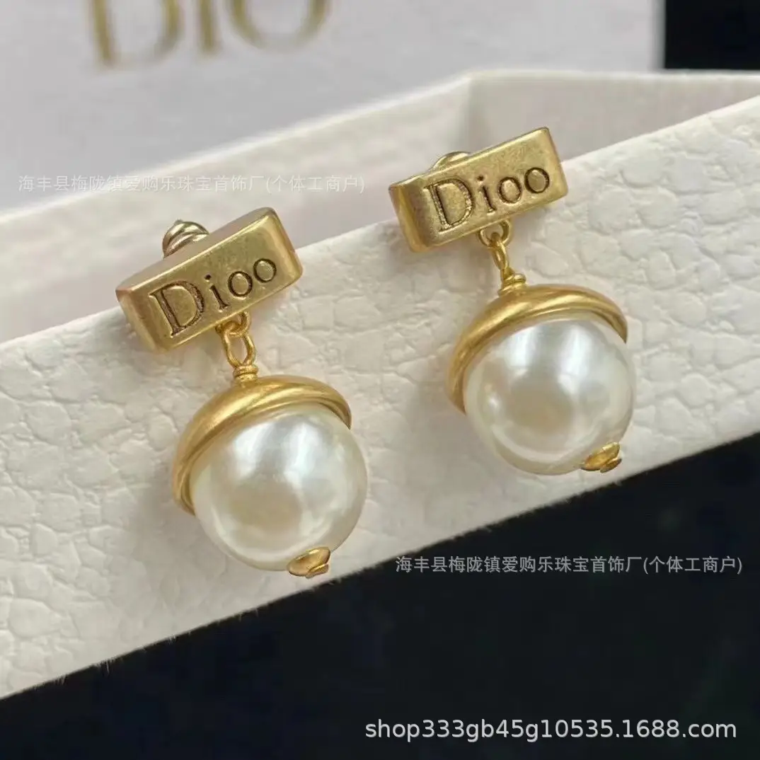 Retro Pearl Rose Gold Stud Earrings for Women — feature 9