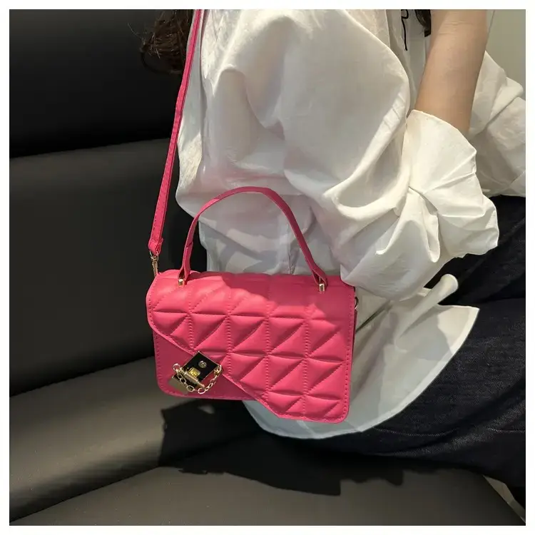 Retro Texture Mortise Lock 2025 Women's Shoulder Bag — feature 15