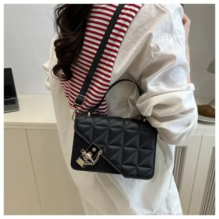 Retro Texture Mortise Lock 2025 Women's Shoulder Bag — feature 17