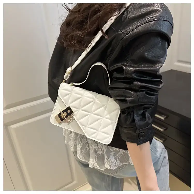 Retro Texture Mortise Lock 2025 Women's Shoulder Bag — feature 9