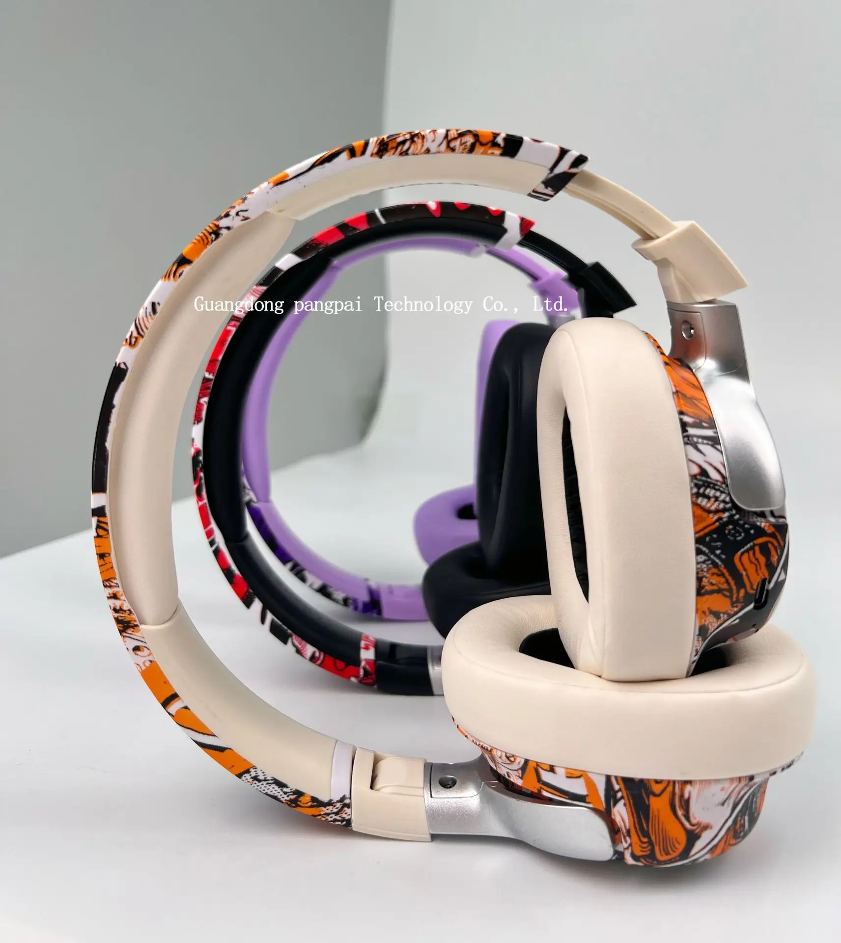 Wireless Bluetooth Headset with RGB Light Effect Full Ear Call Game — feature 5