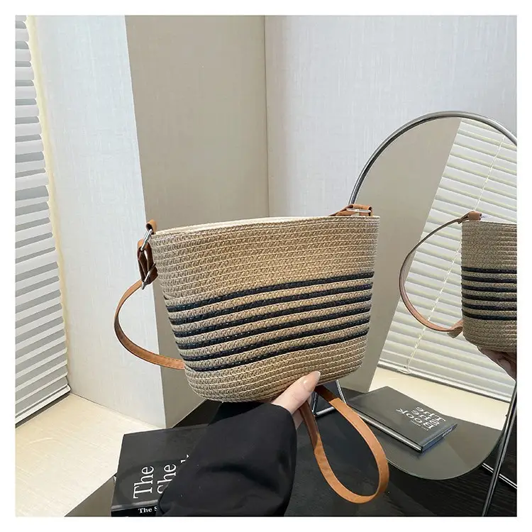 2025 Spring Straw Bag French Niche Woven Bag - Image 4