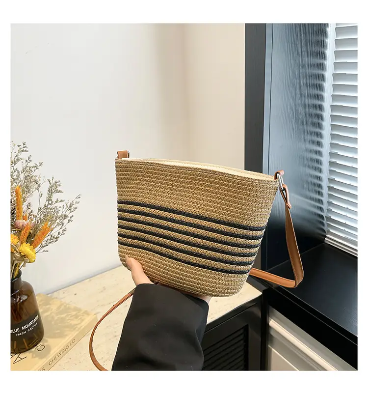 2025 Spring Straw Bag French Niche Woven Bag - Image 3