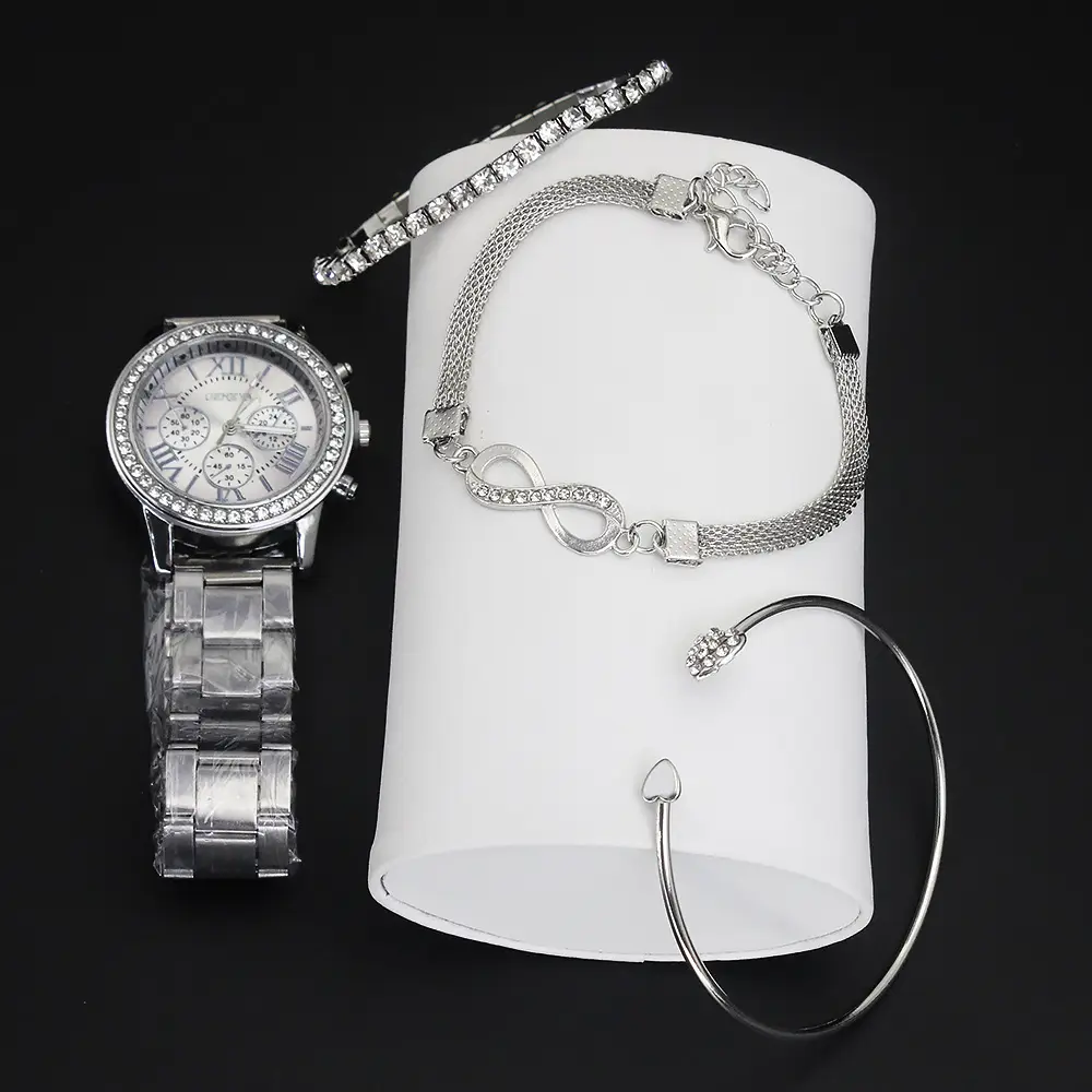 Women's Quartz Bracelet Watch Set with Heart & Diamond Details - Image 7