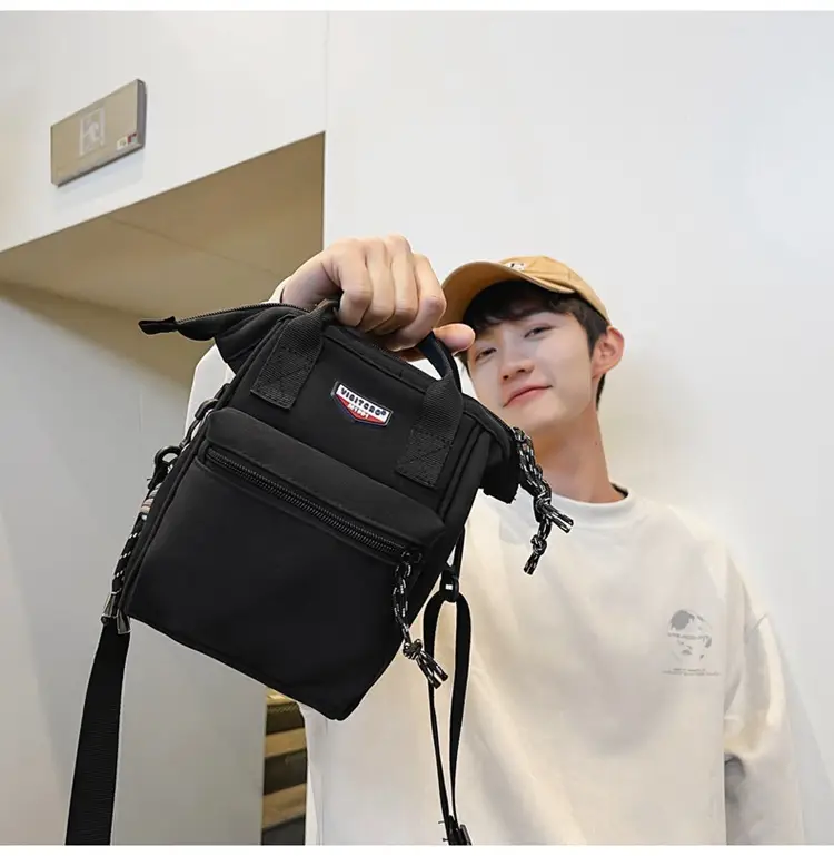 Fashionable Textured Shoulder Bag for Men Women Travel Mobile Baby Bag — feature 12