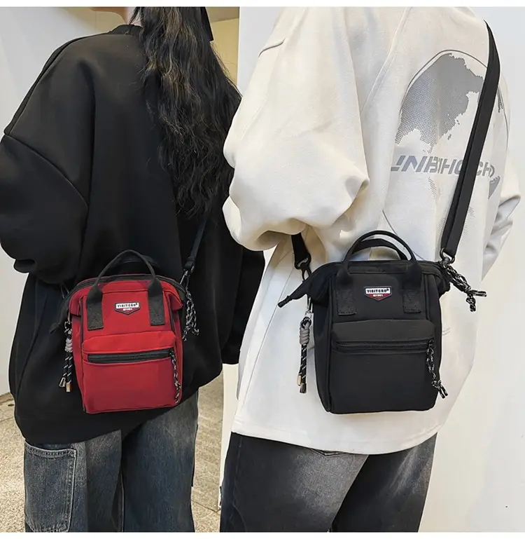 Fashionable Textured Shoulder Bag for Men Women Travel Mobile Baby Bag — feature 15