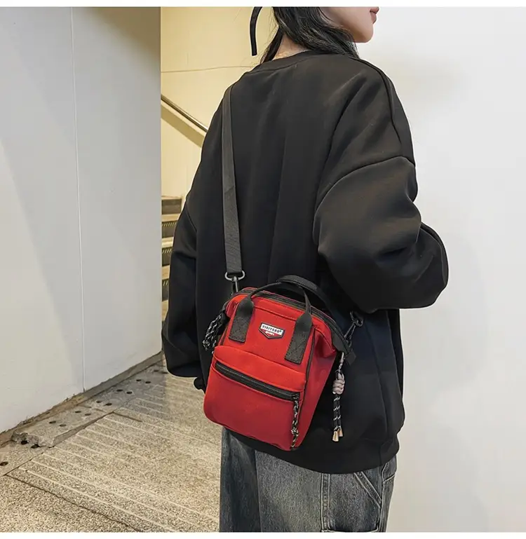 Fashionable Textured Shoulder Bag for Men Women Travel Mobile Baby Bag — feature 16