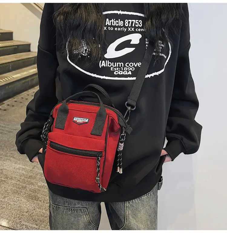 Fashionable Textured Shoulder Bag for Men Women Travel Mobile Baby Bag — feature 17