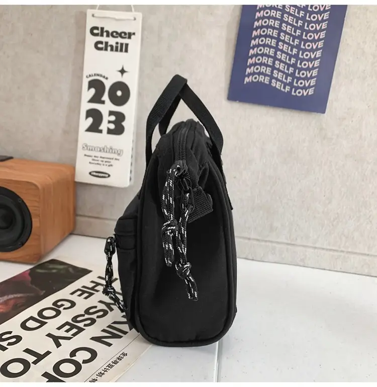 Fashionable Textured Shoulder Bag for Men Women Travel Mobile Baby Bag — feature 28