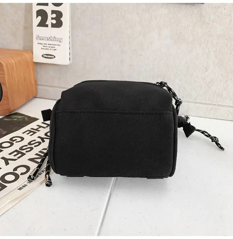 Fashionable Textured Shoulder Bag for Men Women Travel Mobile Baby Bag — feature 30