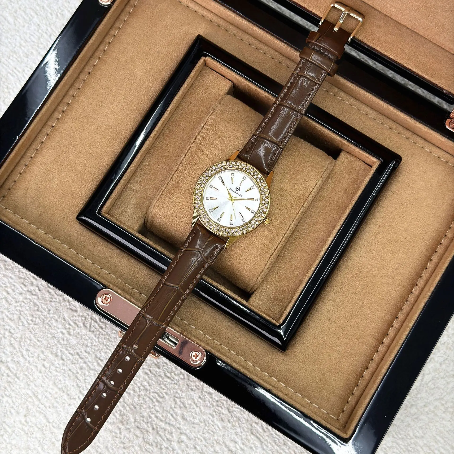 Retro Brown Wristwatch for Women Waterproof Rhinestone Gift - Image 4