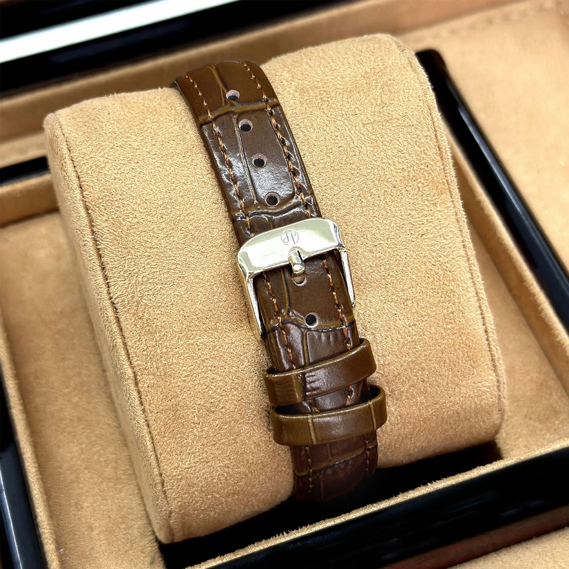 Retro Brown Wristwatch for Women Waterproof Rhinestone Gift - Image 5