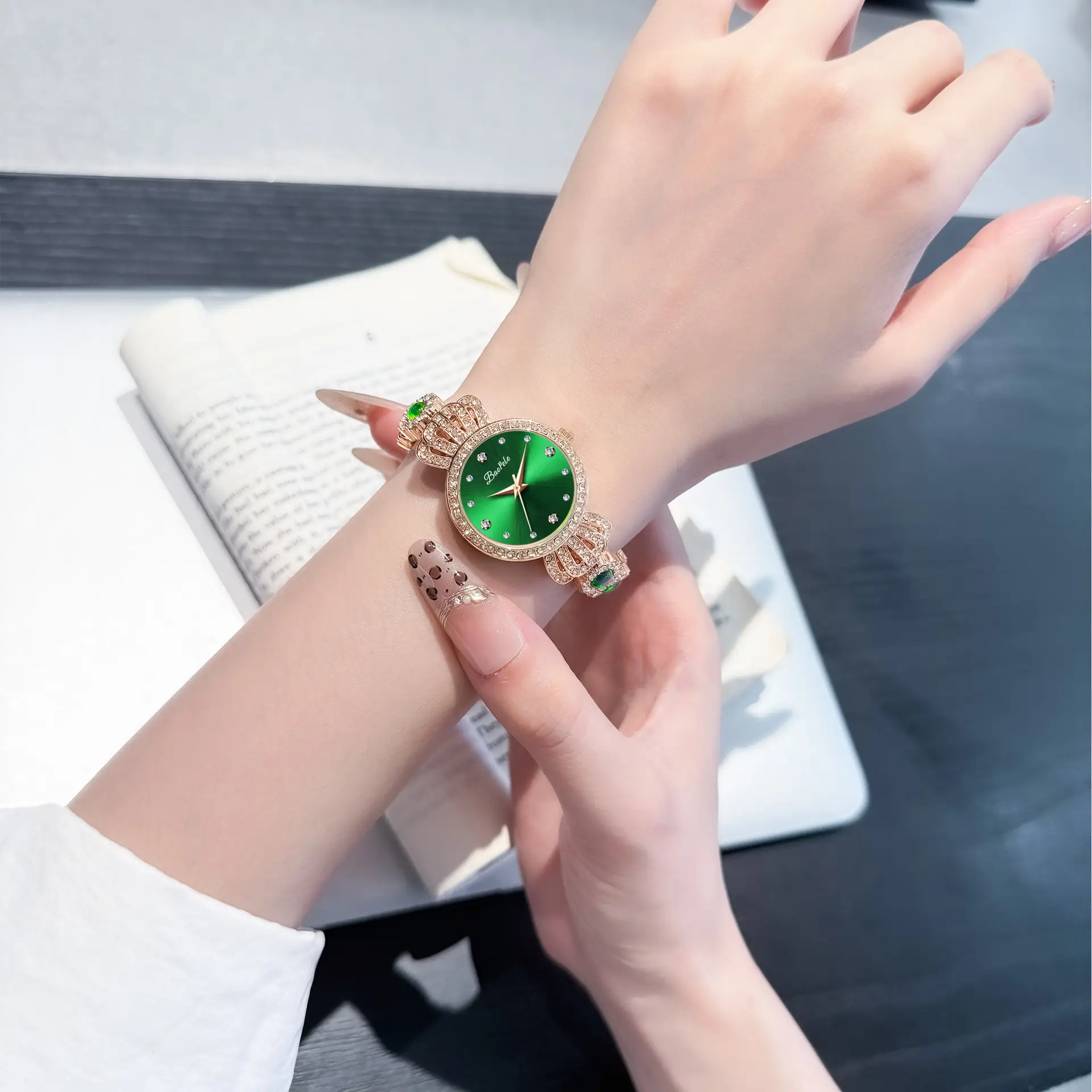 Green Crown Women's Quartz Watch Wholesale