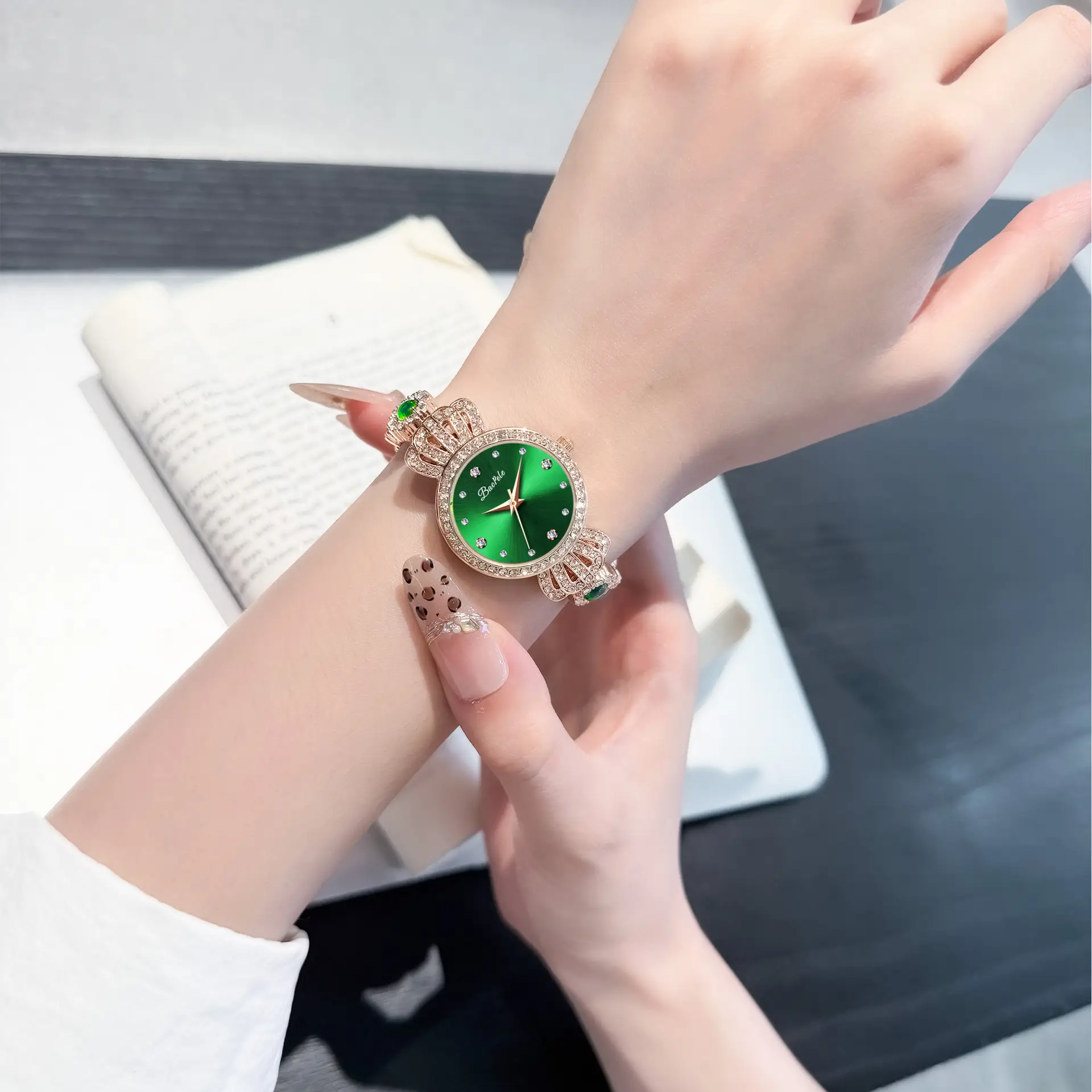 Green Crown Women's Quartz Watch Wholesale