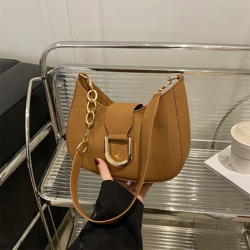 Pink Textured Shoulder Bag for Women - Image 7